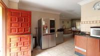 Kitchen - 23 square meters of property in Karenpark