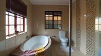 Main Bathroom - 7 square meters of property in Karenpark