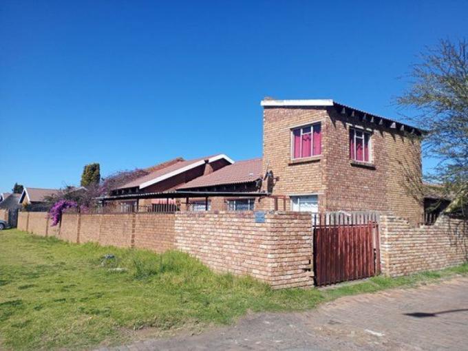 3 Bedroom Simplex for Sale For Sale in Emalahleni (Witbank)  - MR635052