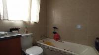 Bathroom 1 - 5 square meters of property in Buccleuch