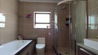 Main Bathroom - 7 square meters of property in Kengies