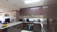 Kitchen - 14 square meters of property in Kengies