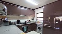 Kitchen - 14 square meters of property in Kengies