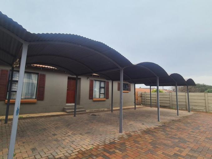 2 Bedroom Simplex for Sale For Sale in Wilkoppies - MR635282