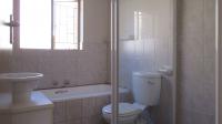 Bathroom 1 - 5 square meters of property in Greenhills