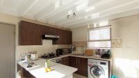 Kitchen - 11 square meters of property in Sunninghill