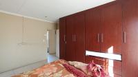 Main Bedroom - 17 square meters of property in Lotus Gardens