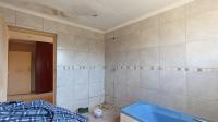 Main Bathroom - 7 square meters of property in Lotus Gardens