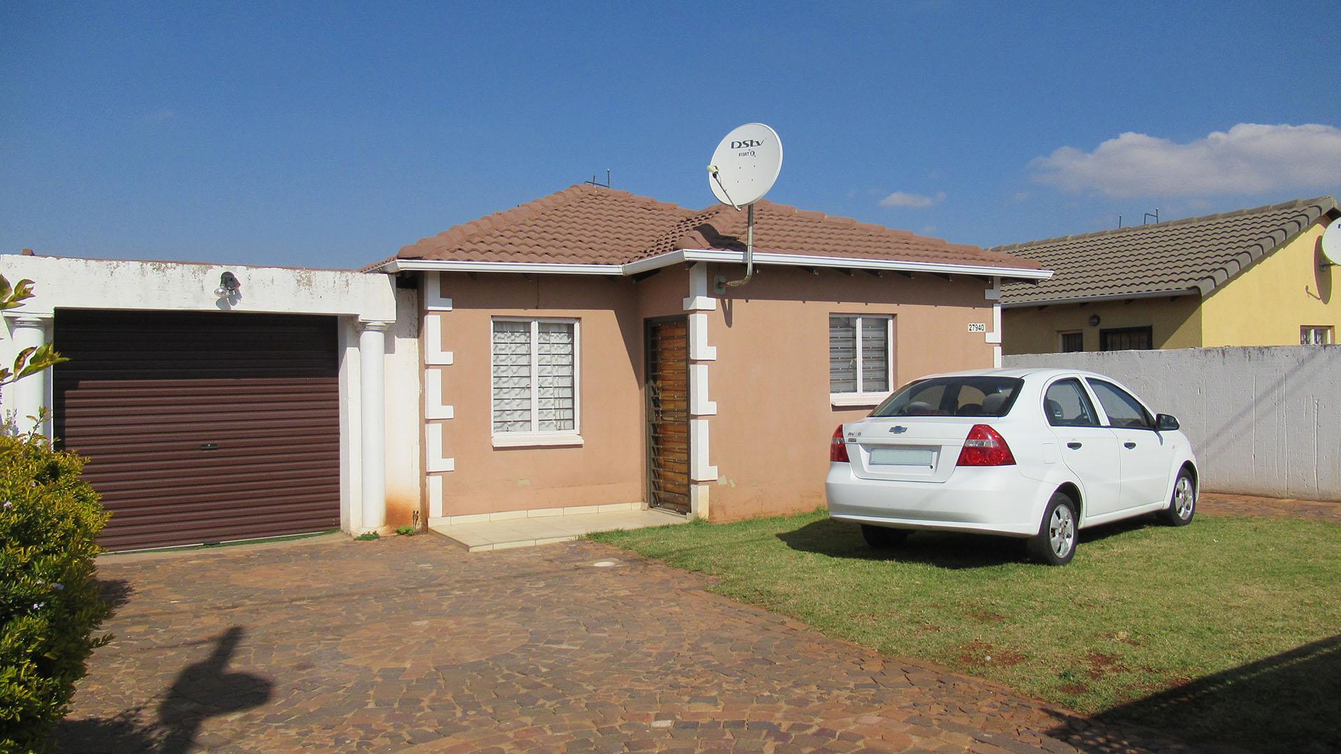 Front View of property in Protea Glen