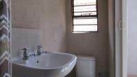 Bathroom 3+ - 2 square meters of property in Protea Glen