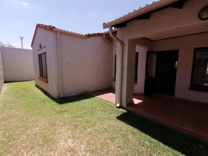 4 Bedroom Simplex for Sale For Sale in Hartbeespoort - MR635926