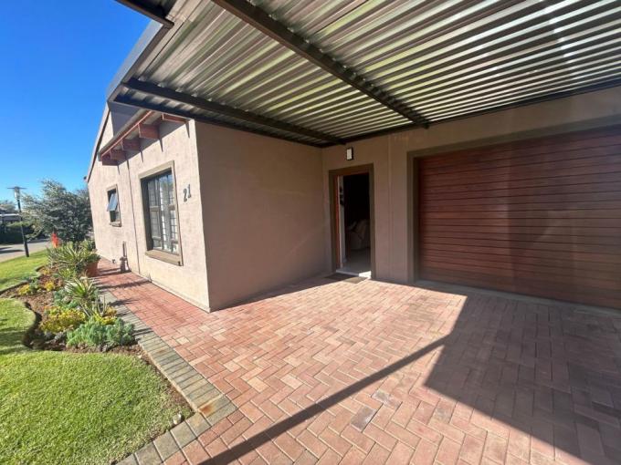 2 Bedroom House for Sale For Sale in Waterval East - MR635972