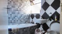 Main Bathroom - 5 square meters of property in Simmerfield