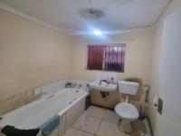 Bathroom 1 of property in Meriting