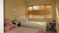 Bed Room 1 - 10 square meters of property in Observatory - JHB