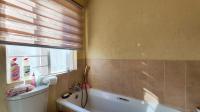 Bathroom 1 - 5 square meters of property in Klippoortje