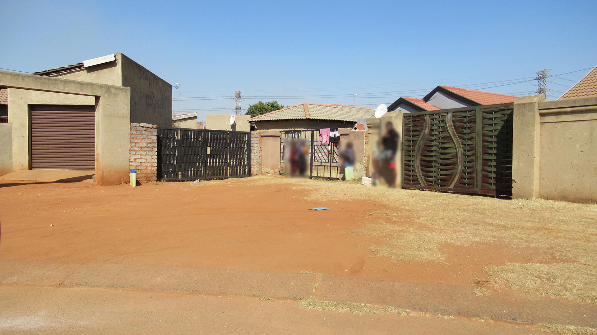 Front View of property in Vosloorus