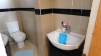 Main Bathroom - 4 square meters of property in Woodview