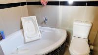 Main Bathroom - 4 square meters of property in Woodview