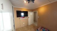 Bed Room 1 - 10 square meters of property in Woodview