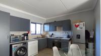 Kitchen - 13 square meters of property in Blue Hills