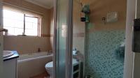 Main Bathroom - 7 square meters of property in Sagewood