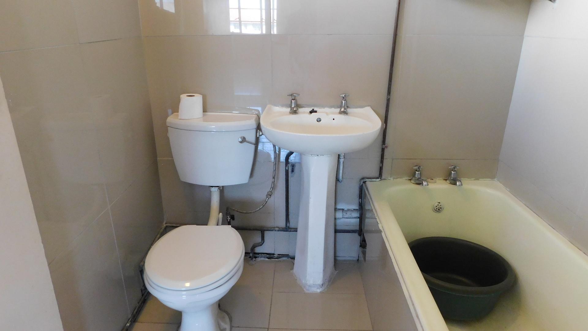 Bathroom 1 - 3 square meters of property in Bulwer (Dbn)