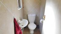 Guest Toilet - 2 square meters of property in New Germany 