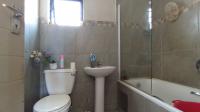 Bathroom 1 - 5 square meters of property in Andeon