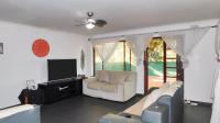 Lounges - 25 square meters of property in Amanzimtoti 