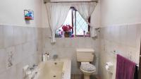 Bathroom 1 - 5 square meters of property in Amanzimtoti 