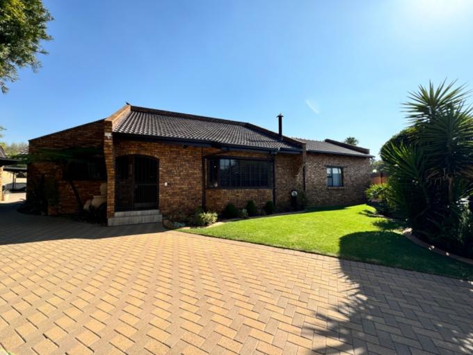 4 Bedroom House for Sale For Sale in Boksburg - MR636610