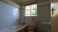 Bathroom 1 - 3 square meters of property in Faerie Glen