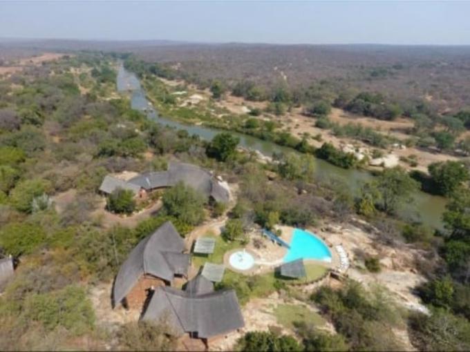 4 Bedroom Commercial for Sale For Sale in Hoedspruit - MR636833