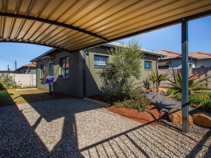 2 Bedroom House for Sale For Sale in Protea Glen - MR636883