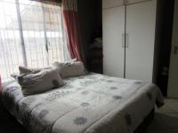 Bed Room 1 of property in Vryburg