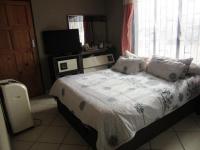 Bed Room 2 of property in Vryburg