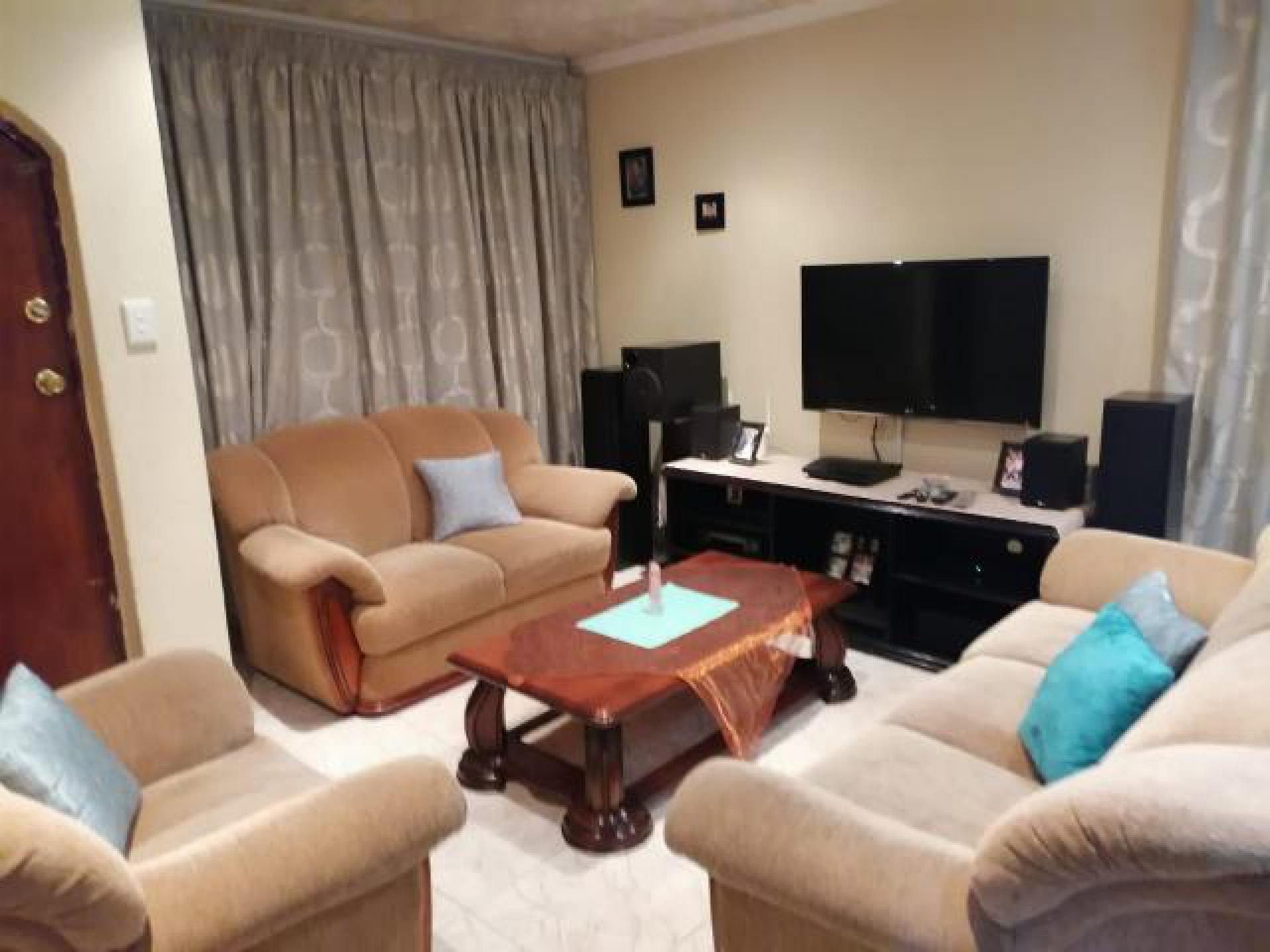 Lounges of property in Mangaung