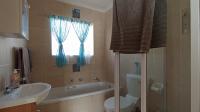 Bathroom 1 - 6 square meters of property in Honeydew Ridge