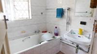 Bathroom 1 - 11 square meters of property in Woodlands - DBN