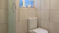 Main Bathroom - 4 square meters of property in Florida Lake