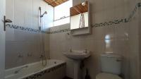 Bathroom 1 - 4 square meters of property in Windsor East