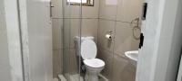 Main Bathroom of property in Bezuidenhout Valley