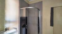 Bathroom 1 - 12 square meters of property in Bezuidenhout Valley