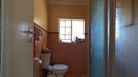 Main Bathroom - 5 square meters of property in Die Hoewes