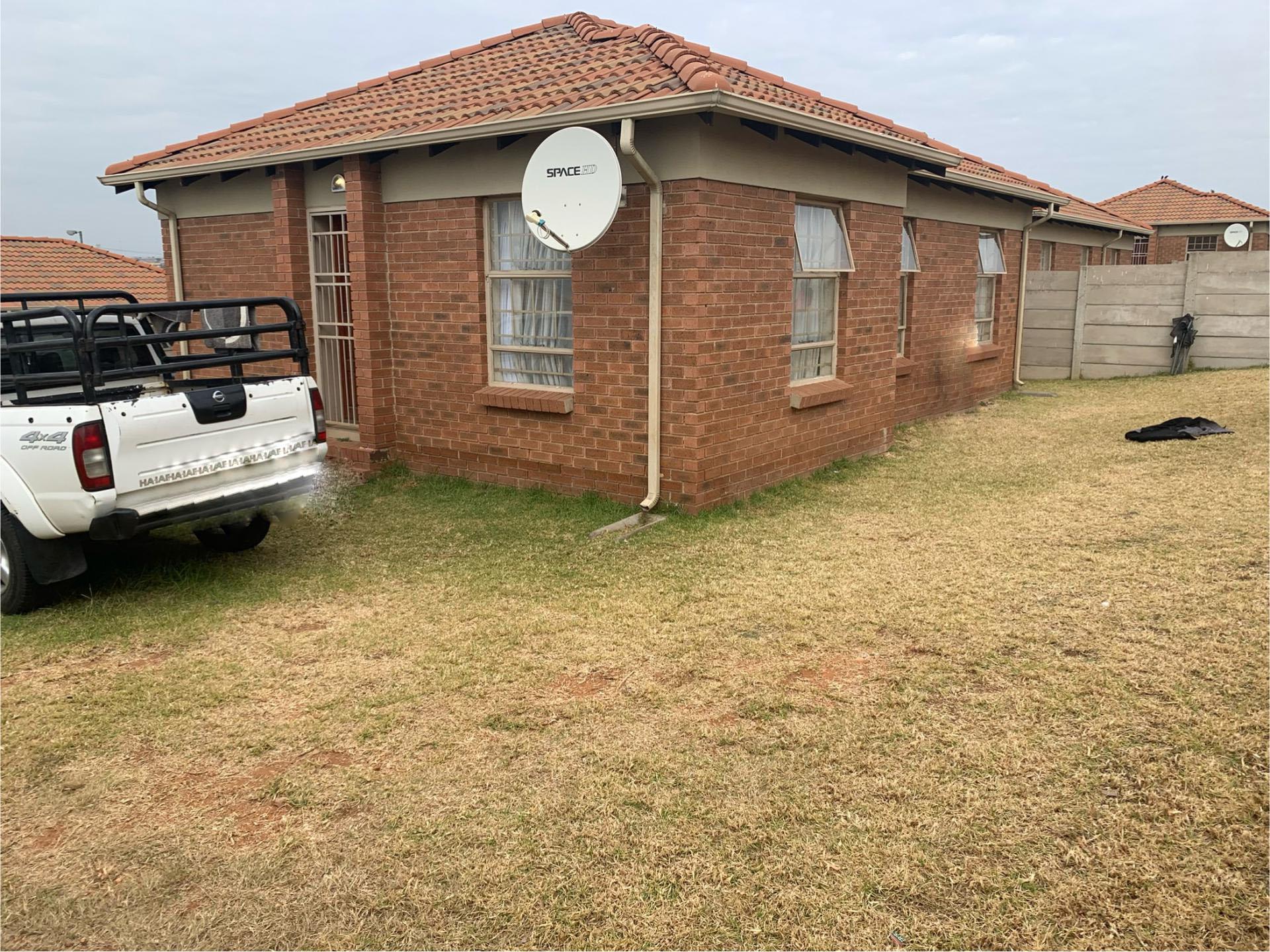 Front View of property in Olievenhoutbos