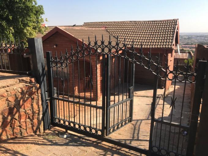 3 Bedroom House to Rent in Soshanguve - Property to rent - MR638060