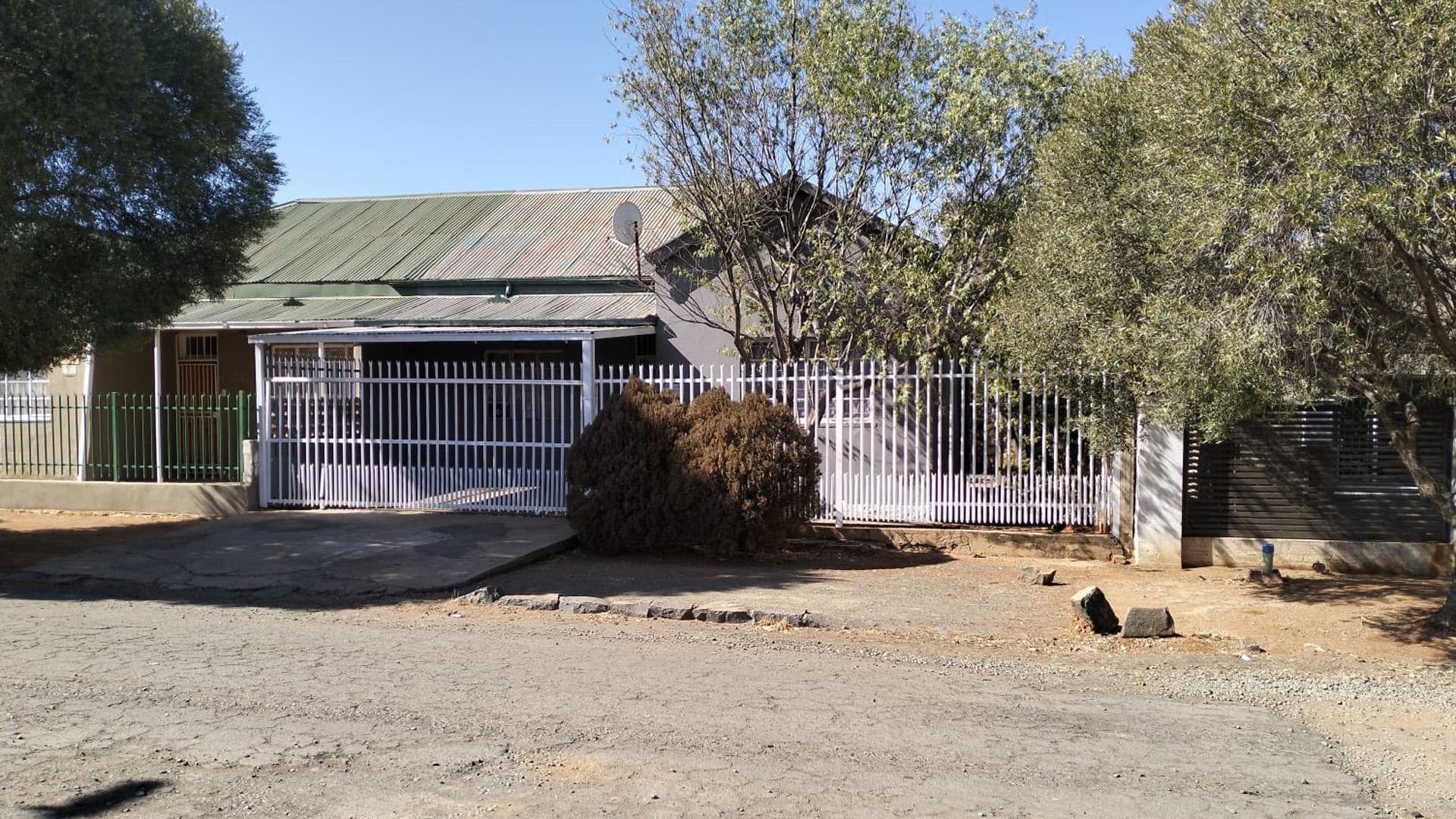 Front View of property in Beaconsfield