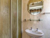 Main Bathroom of property in Constantia Kloof