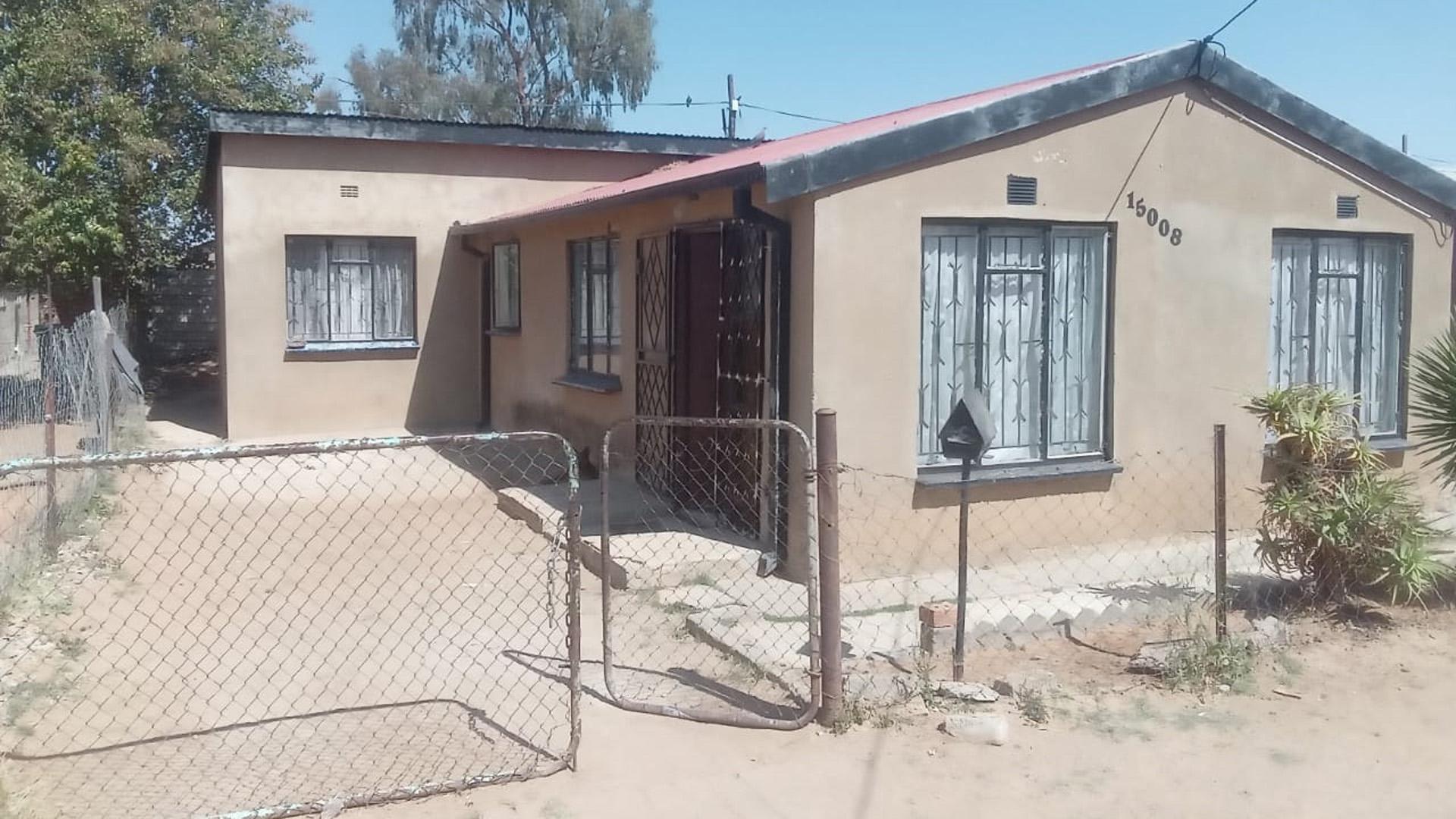 Front View of property in Thabong